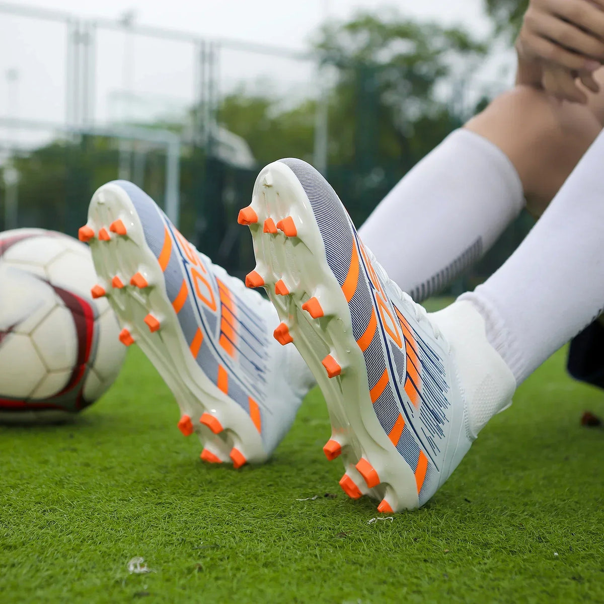 Nouvelles chaussures de football professionnelles pour hommes, chaussures de sport à cheville haute, chaussures de football TF/FG pour garçons, unisexes, antidérapantes, confortables
