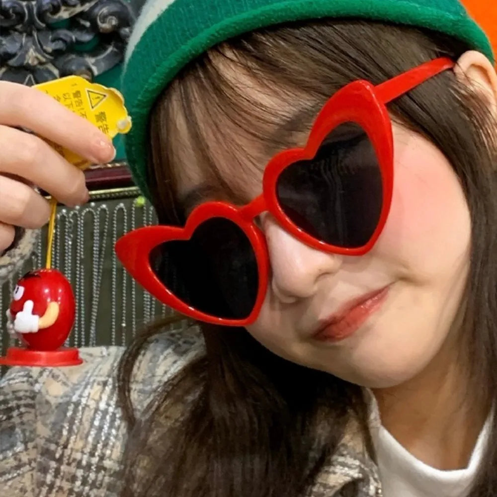 Retro Pose Love Sunglasses Female Fashion Big Face Thin Eyewear Summer Travel Sunshade