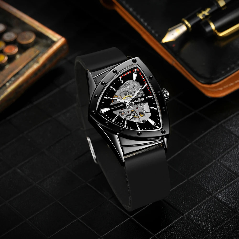 WINNER automatisch herenhorloge, driehoekig skeletontwerp, lichtgevende wijzers, rubberen band, militaire stijl, luxe mechanisch horloge